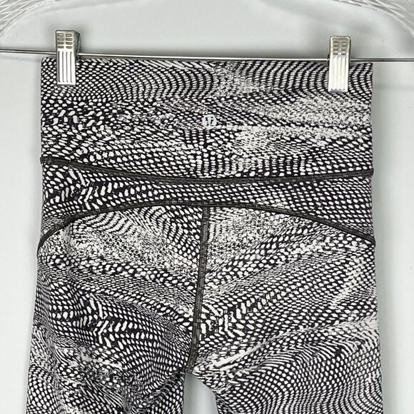 Lululemon Womens In Movement Crop Everlux 19 Swerve Vapor Metal Grey size 4 - Picture 8 of 13
